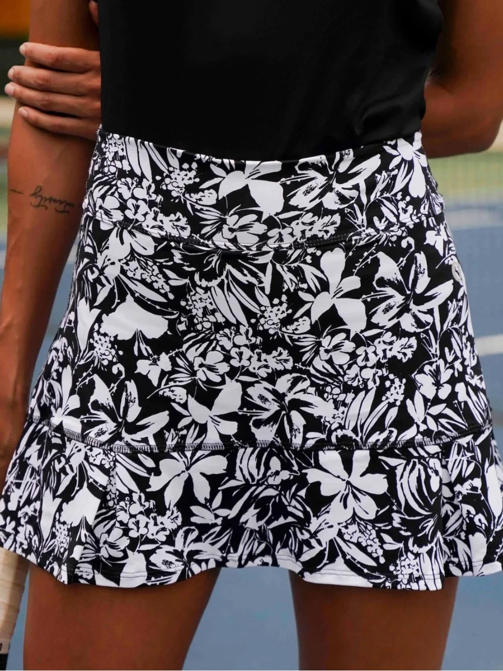 High-Rise Black & White Floral Tennis Skirt. Large. EUC